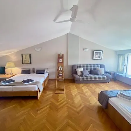 Floor 2-bed, New Kitchen & Bathroom Near Arena Apartmán *