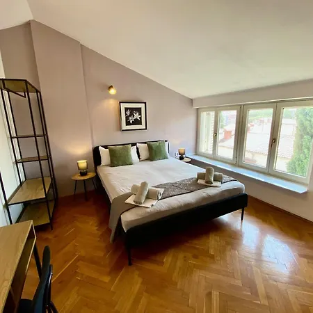 Floor 2-bed, New Kitchen & Bathroom Near Arena Apartmán