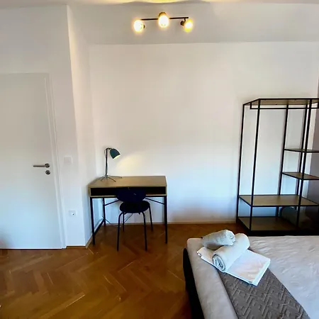 Floor 2-bed, New Kitchen & Bathroom Near Arena Apartmán Pula