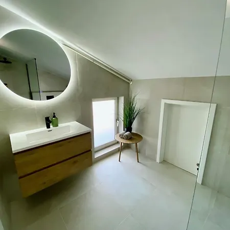 Floor 2-bed, New Kitchen & Bathroom Near Arena * Pula